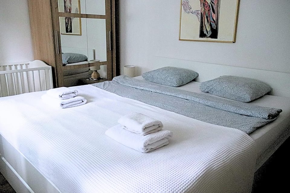 Bed, Photo of the whole room, Bedroom, towels