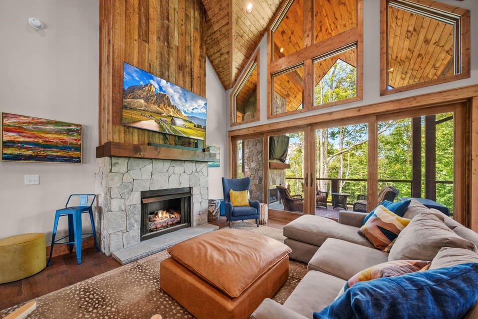 LimeLight Lodge at Eagles Nest House in Beech Mountain