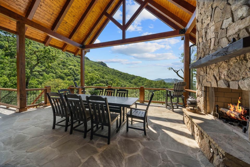 Red Wolf Lodge at Eagles Nest House in Beech Mountain