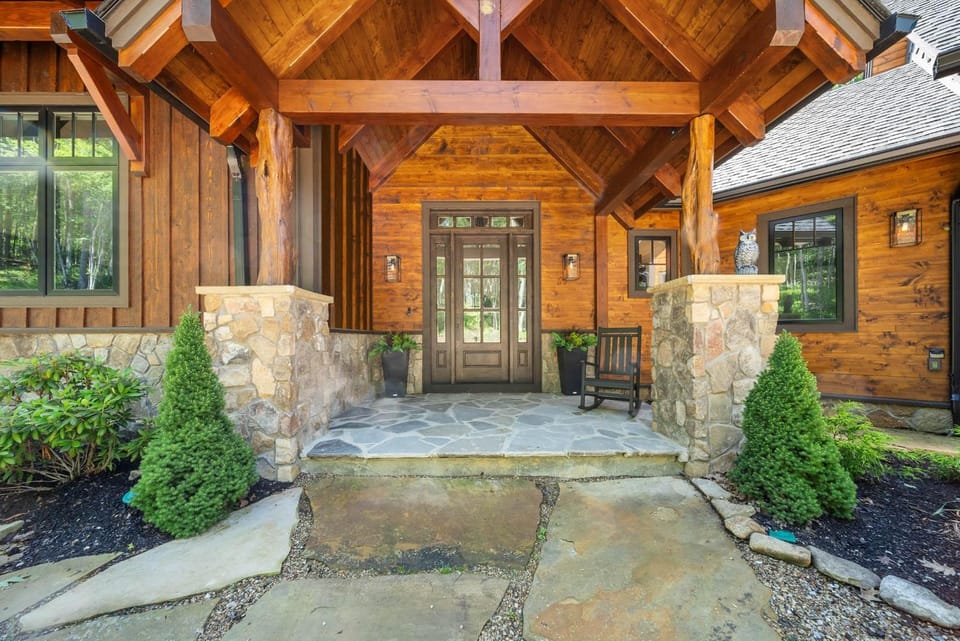 Red Wolf Lodge at Eagles Nest House in Beech Mountain