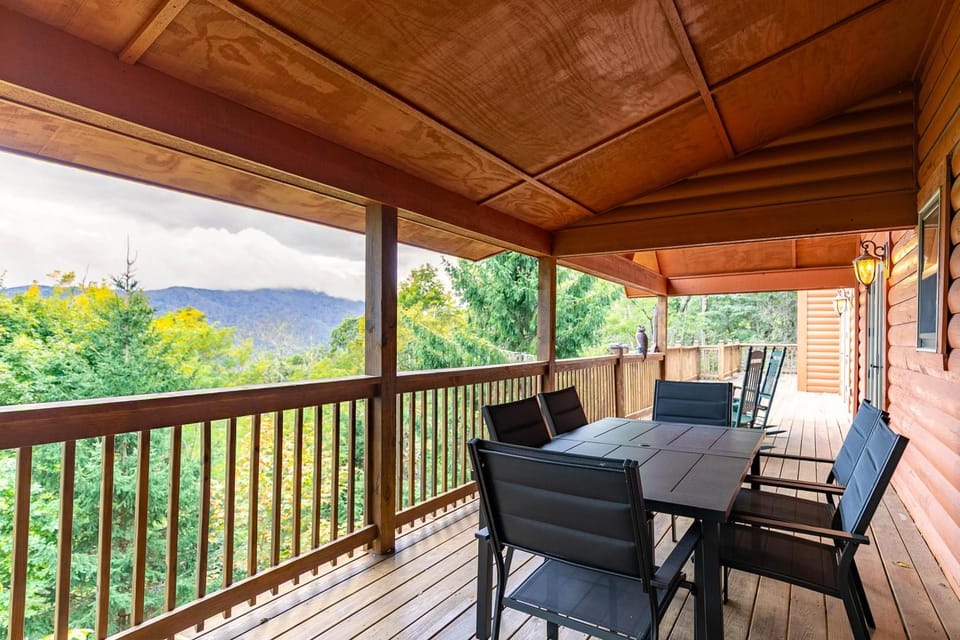 Above the Clouds House in Seven Devils