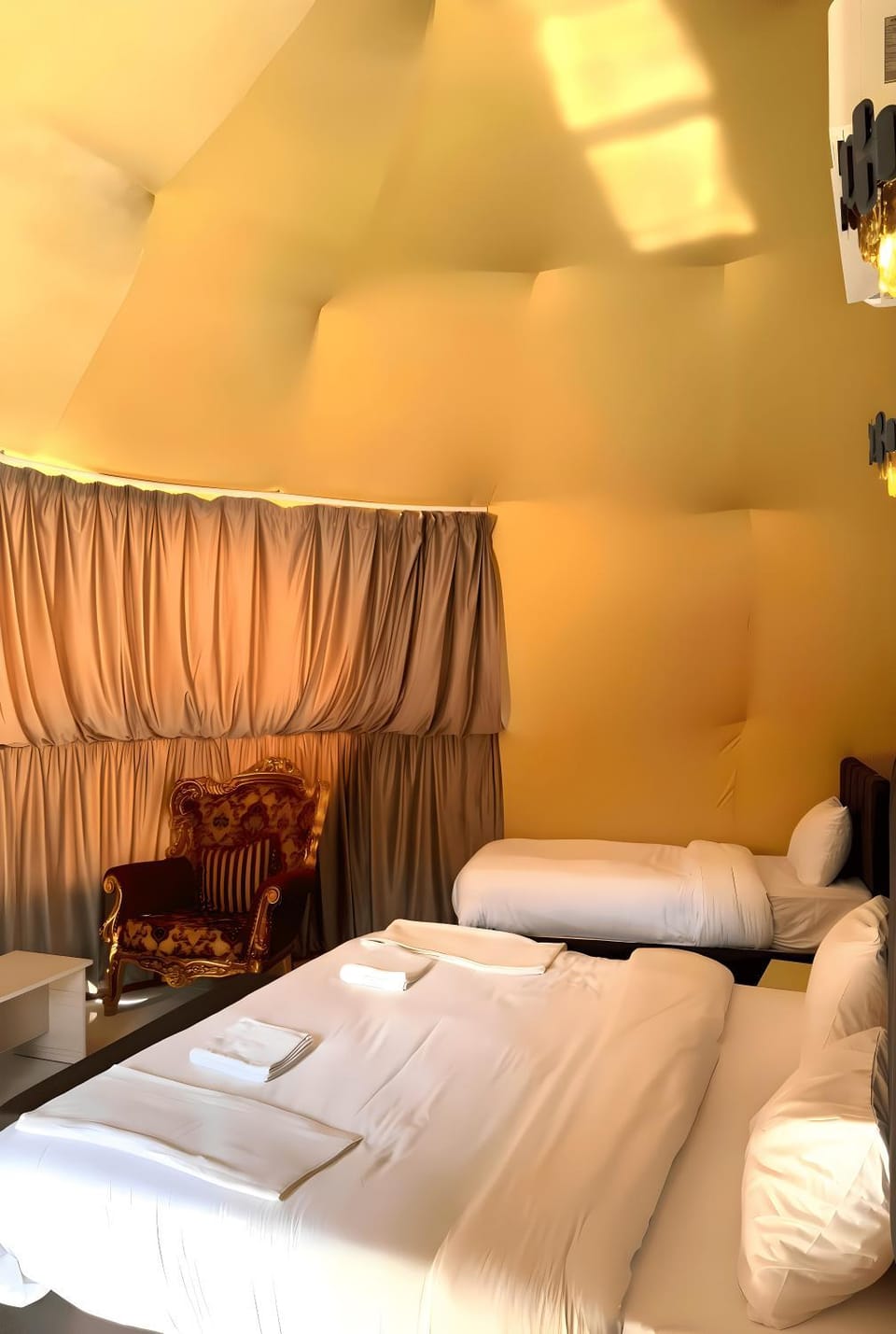 Bed, Photo of the whole room, Bedroom