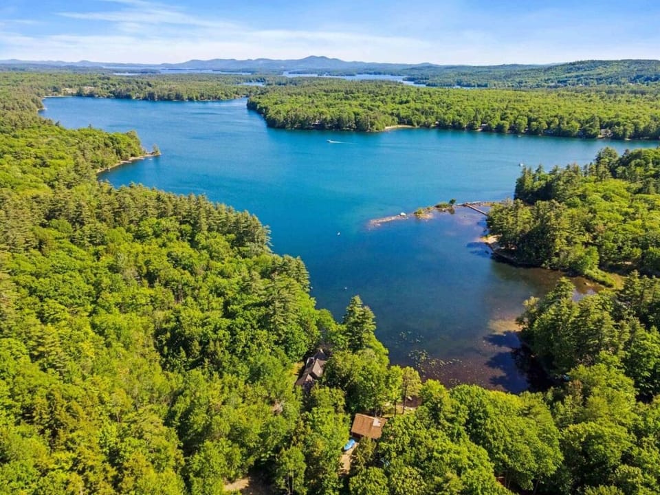 Lake Kanasatka private beach access Your perfect vacation starts right here! House in Center Harbor