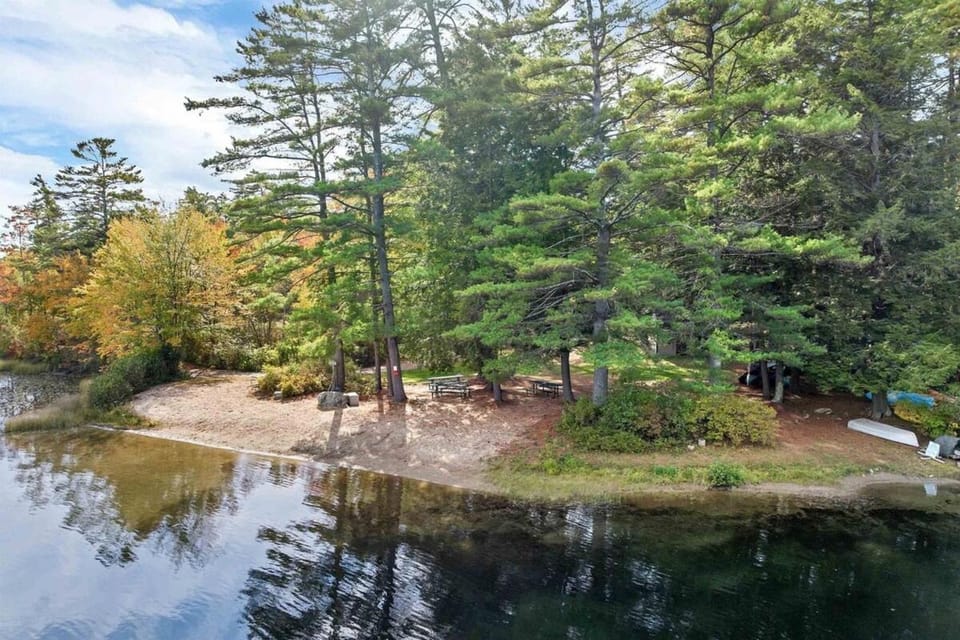 Lake Kanasatka private beach access Your perfect vacation starts right here! House in Center Harbor