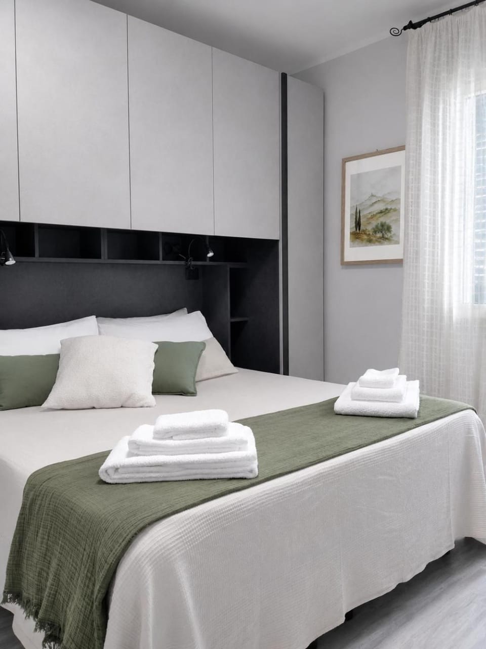 Photo of the whole room, Bedroom, Guests, older children, Family, furniture, heating, towels, air conditioner