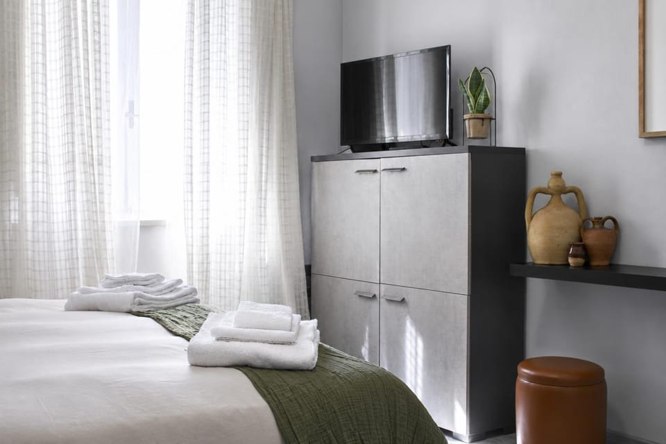 People, Photo of the whole room, Decorative detail, Bedroom, children, older children, Family, furniture, heating, internet, locker, wedding, air conditioner