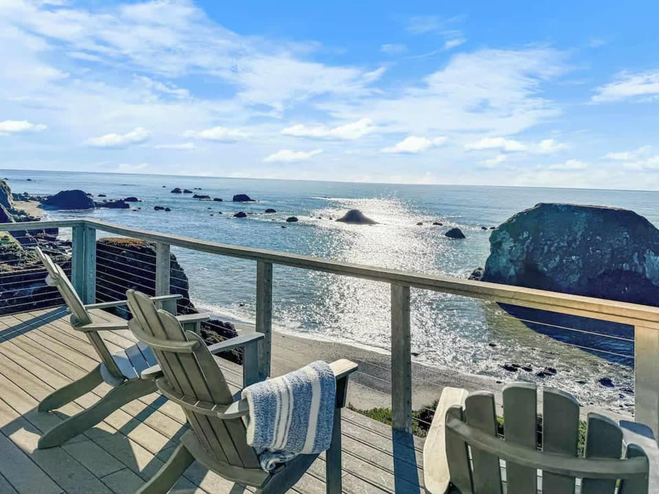 Seaside Elegance Oceanfront Escape with 3 Suites House in Sonoma County