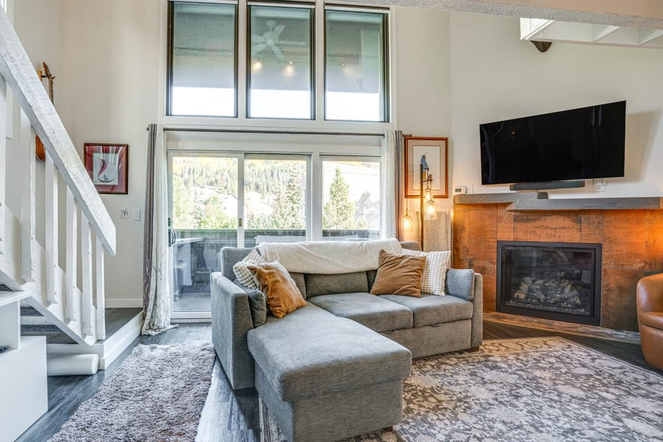 True Ski-In Copper Mtn Condo: Quick Walk to Lift! House in Summit County