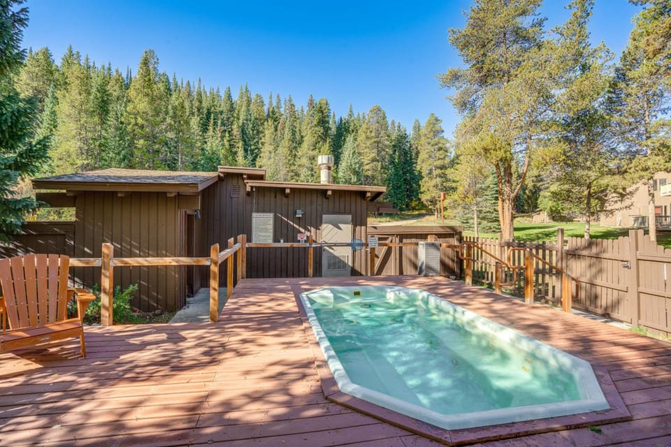 True Ski-In Copper Mtn Condo: Quick Walk to Lift! House in Summit County