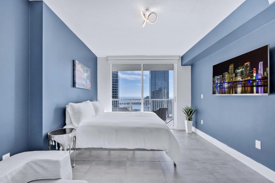 Bed, TV and multimedia, Bedroom