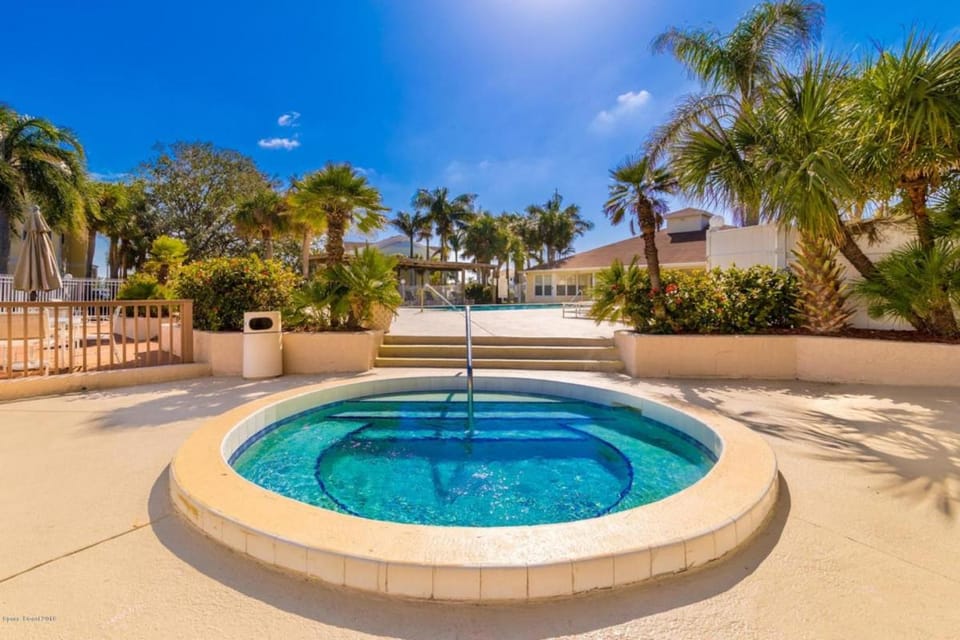 Peaceful 2Bd 2Bth Pondside Condo - MaryEtta Apartment in Melbourne