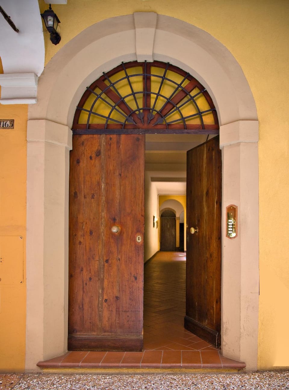 Facade/entrance