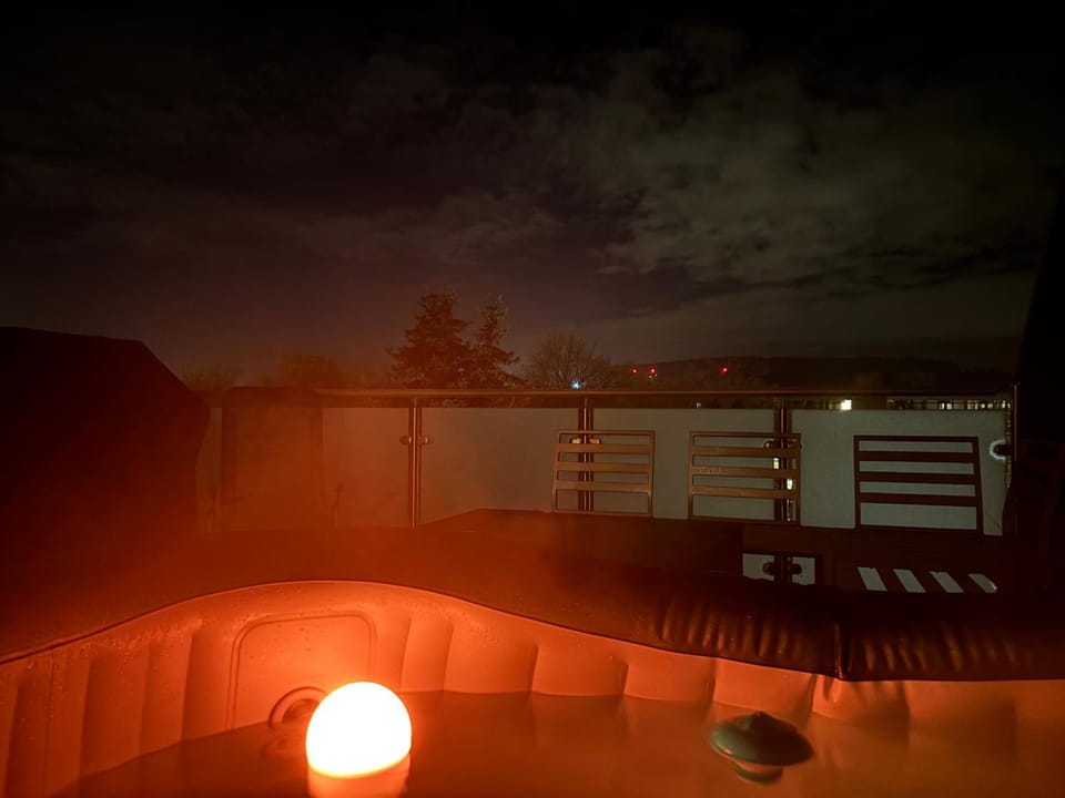 Hot Tub, Swimming pool
