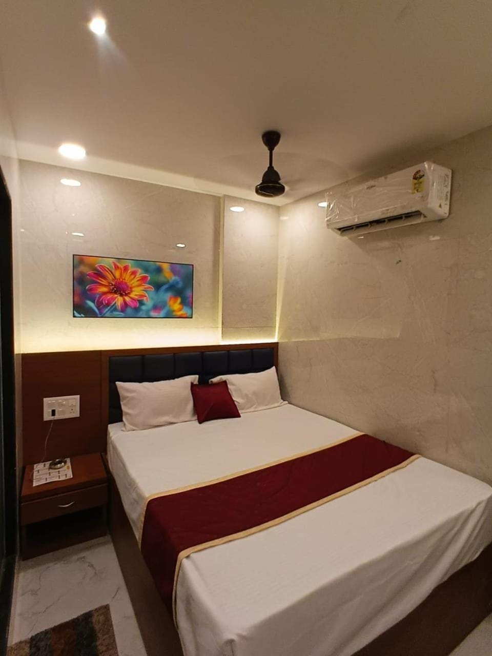 Bed, Photo of the whole room, Bedroom, air conditioner