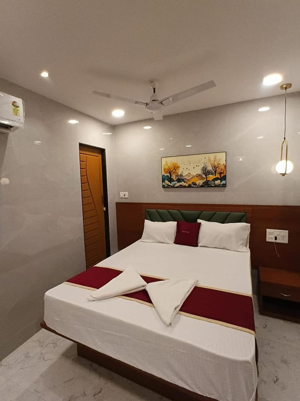 Bed, Photo of the whole room, Bedroom, air conditioner