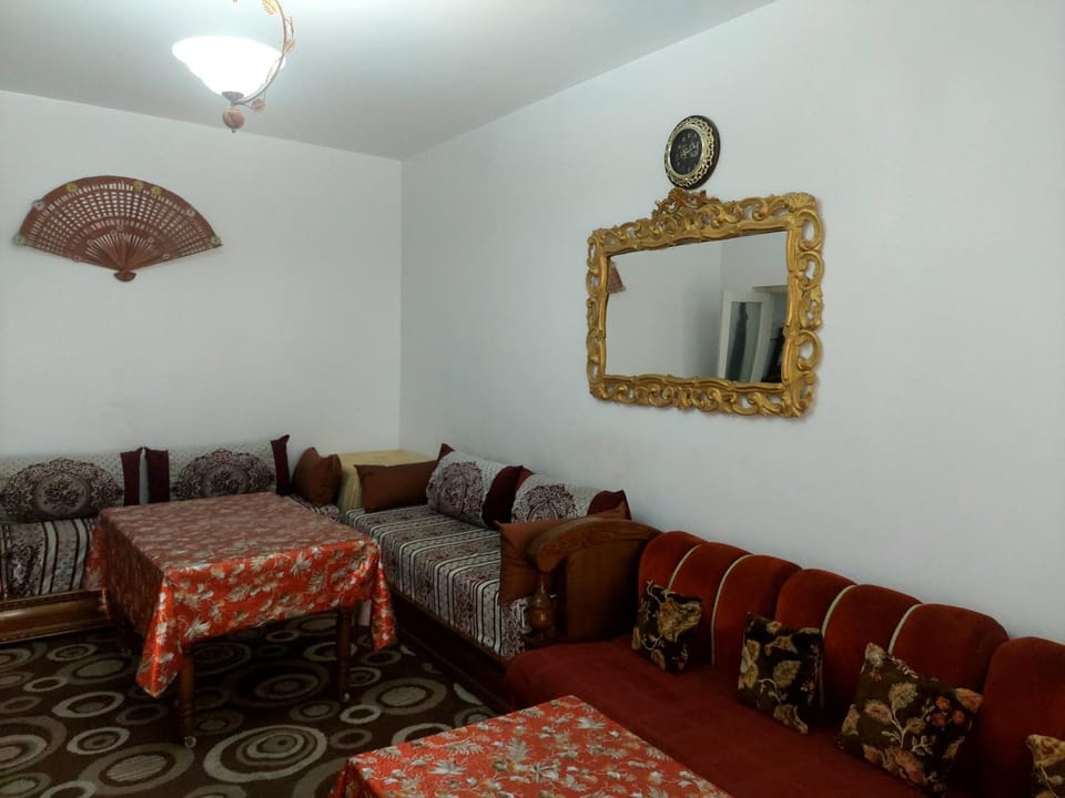 Photo of the whole room, Seating area