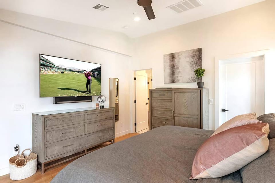 Patio, Bed, TV and multimedia, Balcony/Terrace, Photo of the whole room, Bedroom