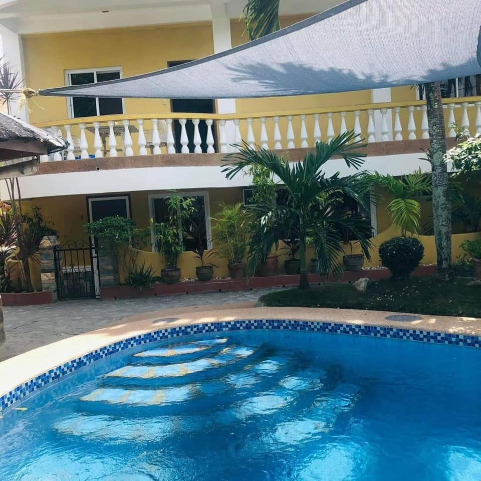 Facade/entrance, Swimming pool