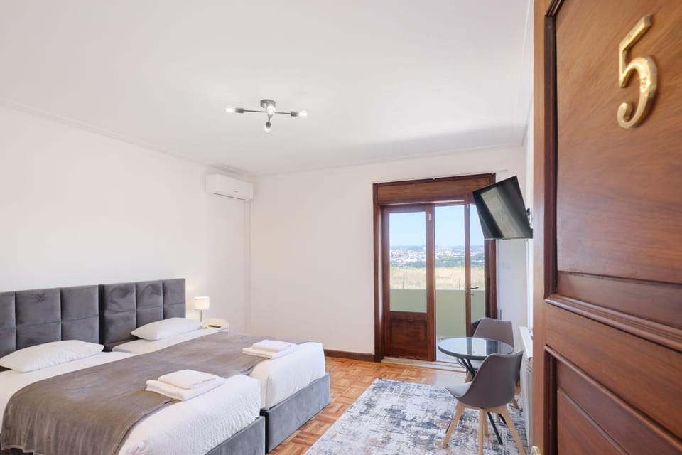 Villa 7BR & 7BA with Pool & Backyard in a Prime Location! Villa in Vila Nova de Gaia