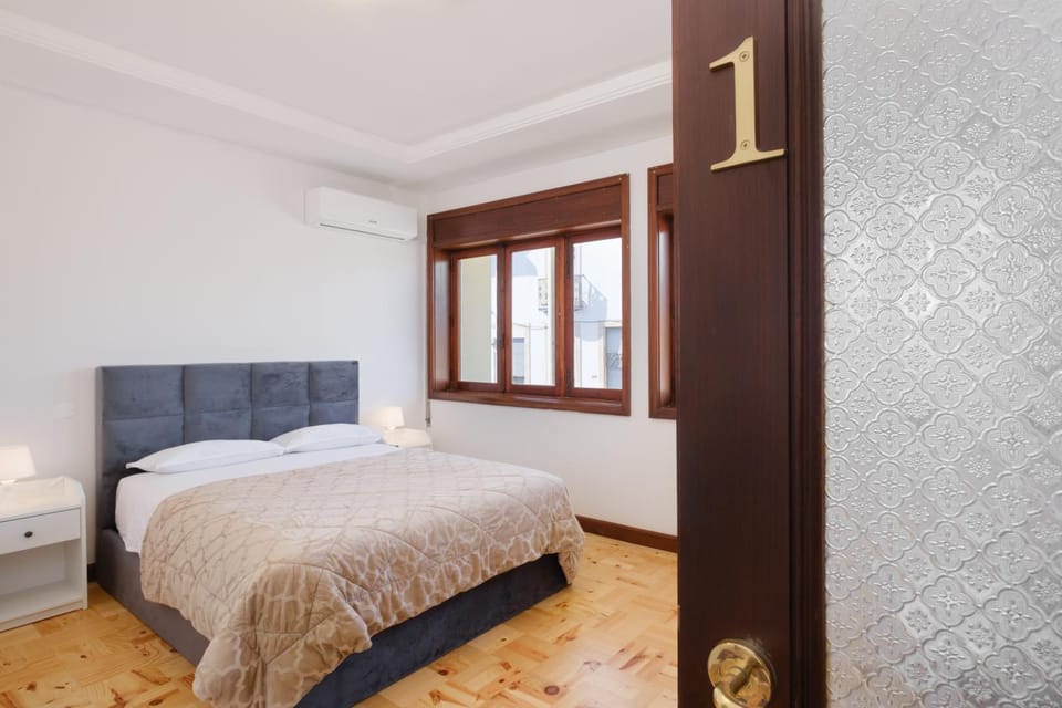 Villa 7BR & 7BA with Pool & Backyard in a Prime Location! Villa in Vila Nova de Gaia