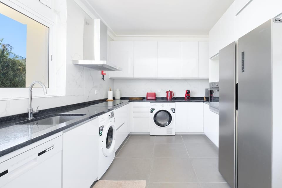 Villa 7BR & 7BA with Pool & Backyard in a Prime Location! Villa in Vila Nova de Gaia