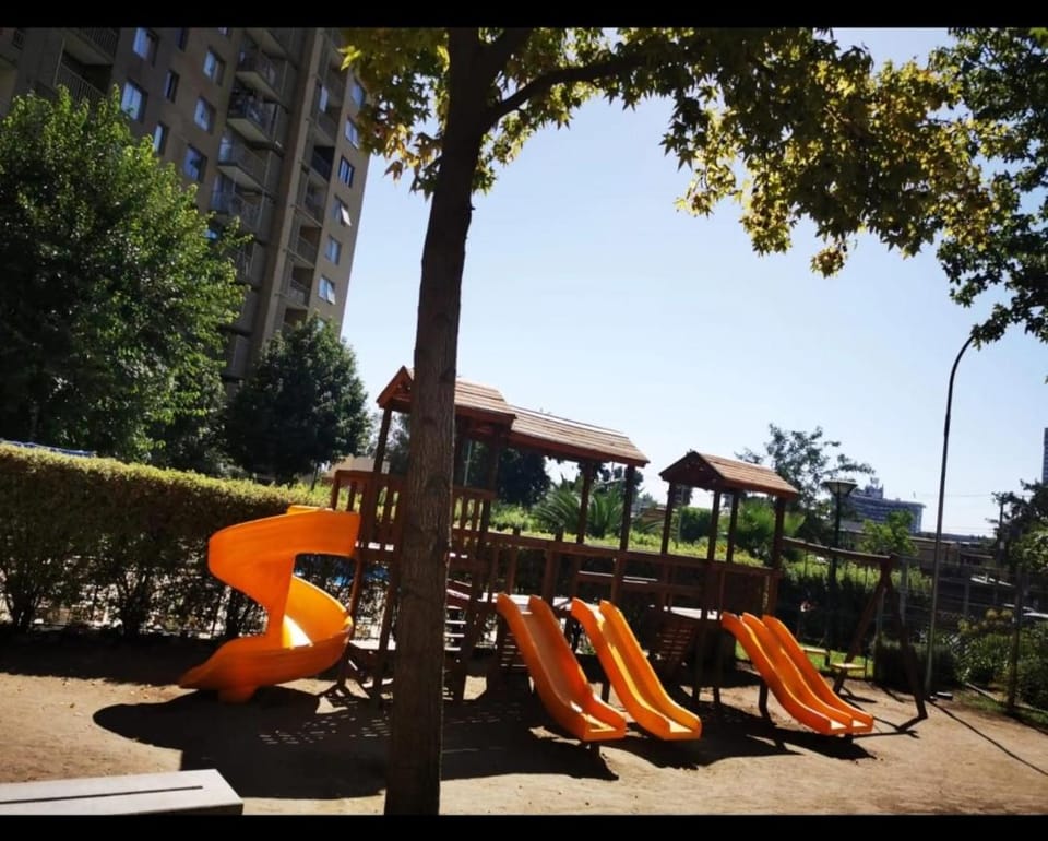 Departamento 2 dormitorios, 2 baños cercano aeropuerto Apartment in Santiago