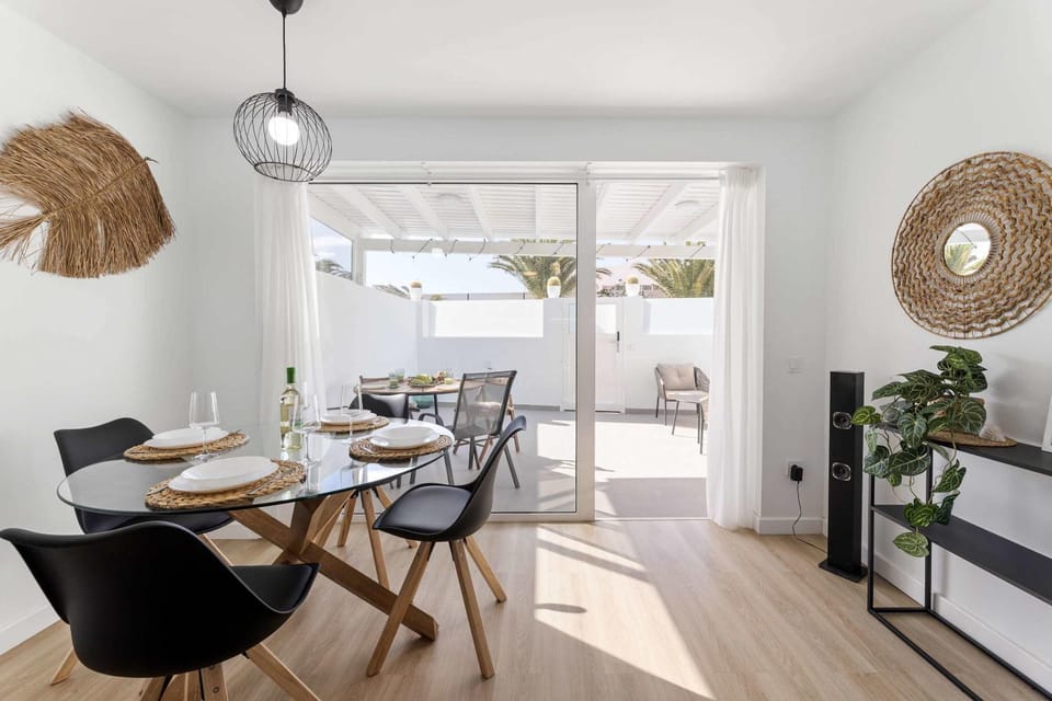 Patio, Living room, Seating area, Dining area
