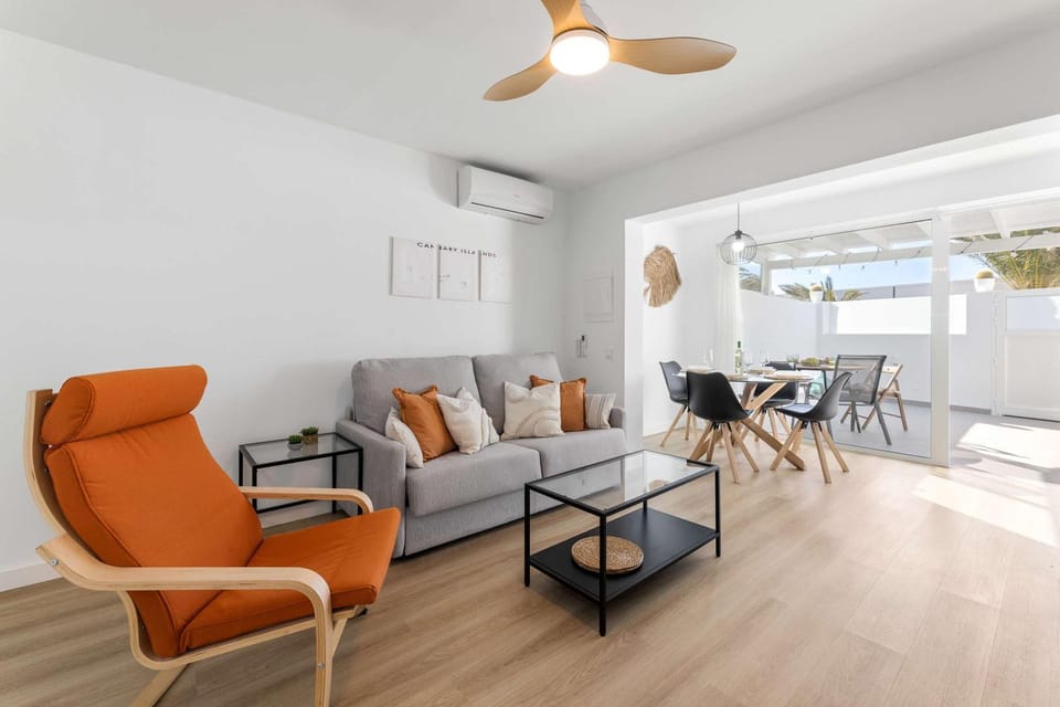 Living room, Seating area, Dining area, air conditioner