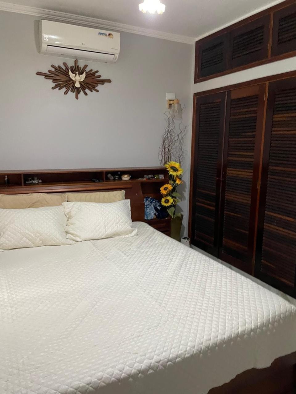 Bed, Bedroom, wardrobe, air conditioner