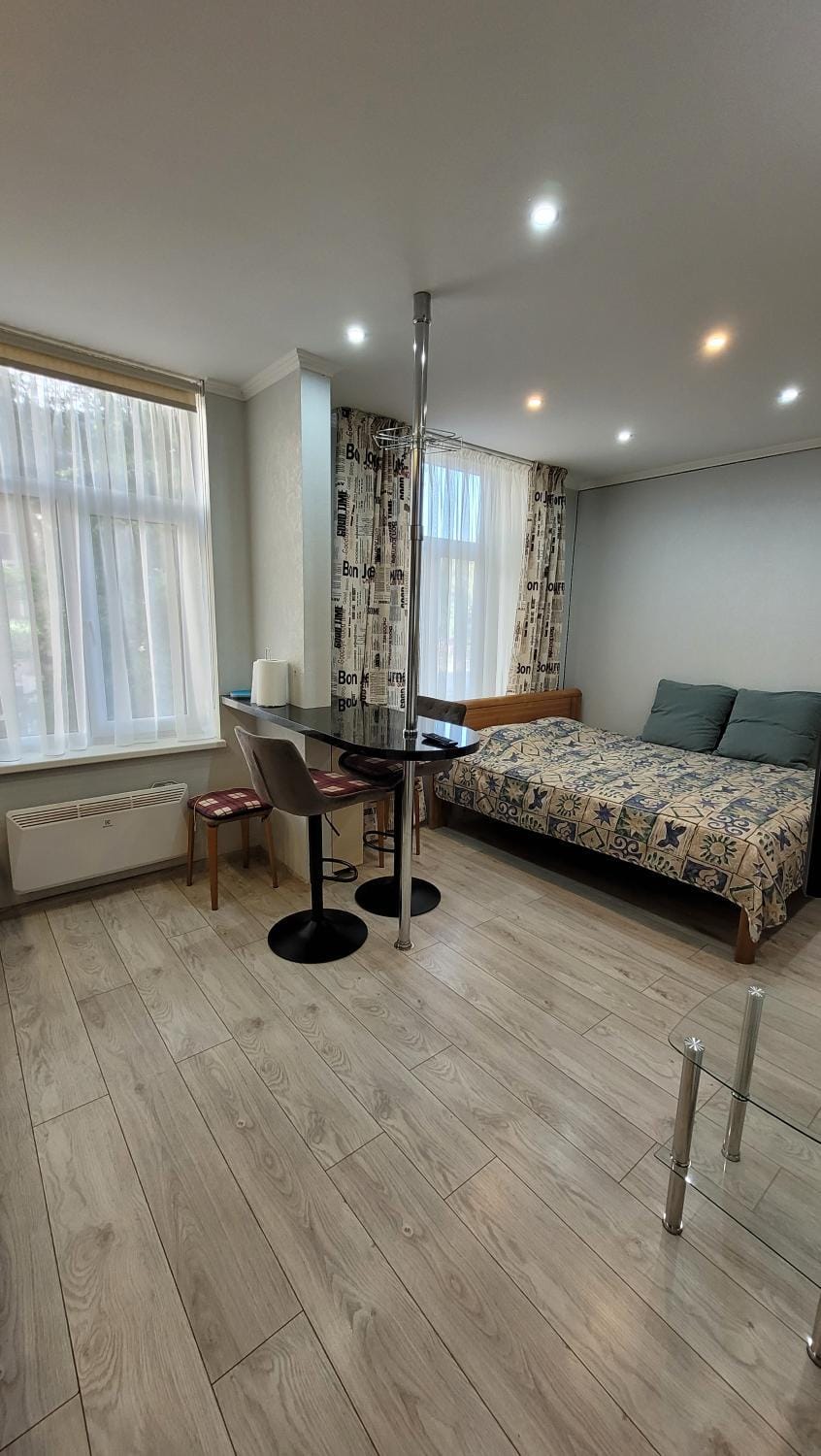 Bed, Photo of the whole room, Seating area, Bedroom