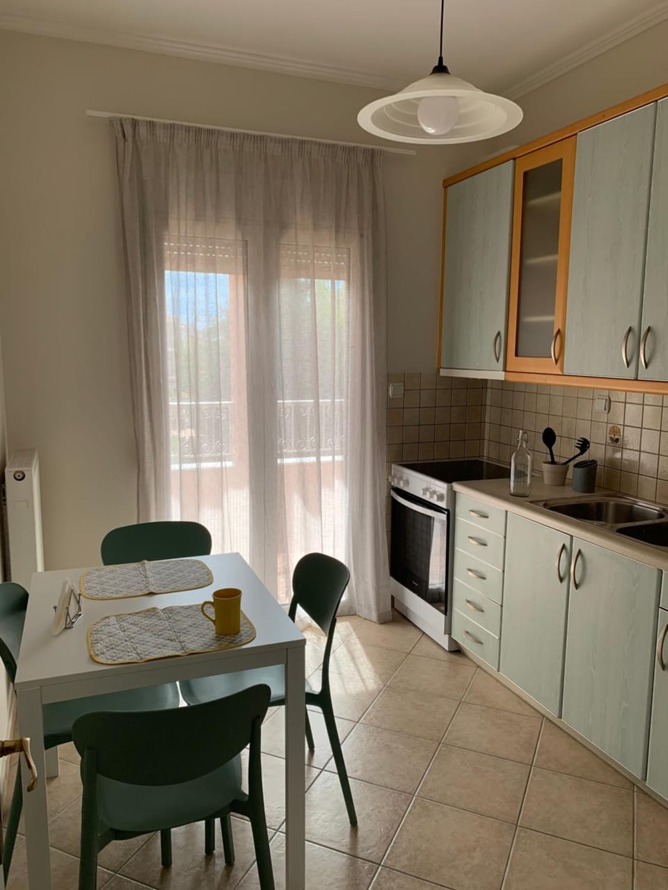 Kitchen or kitchenette, Dining area, oven, stove