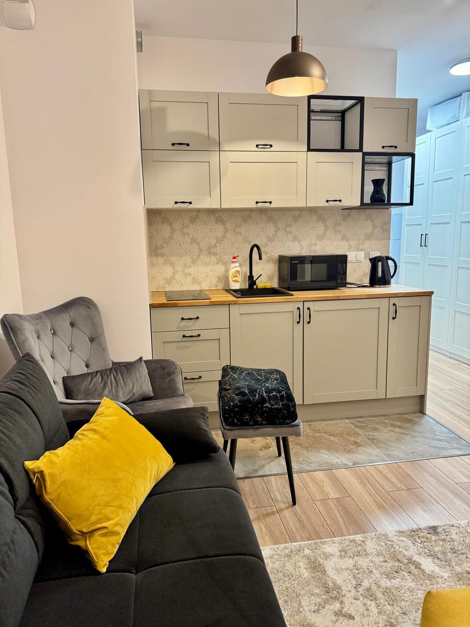 Kitchen or kitchenette, Living room