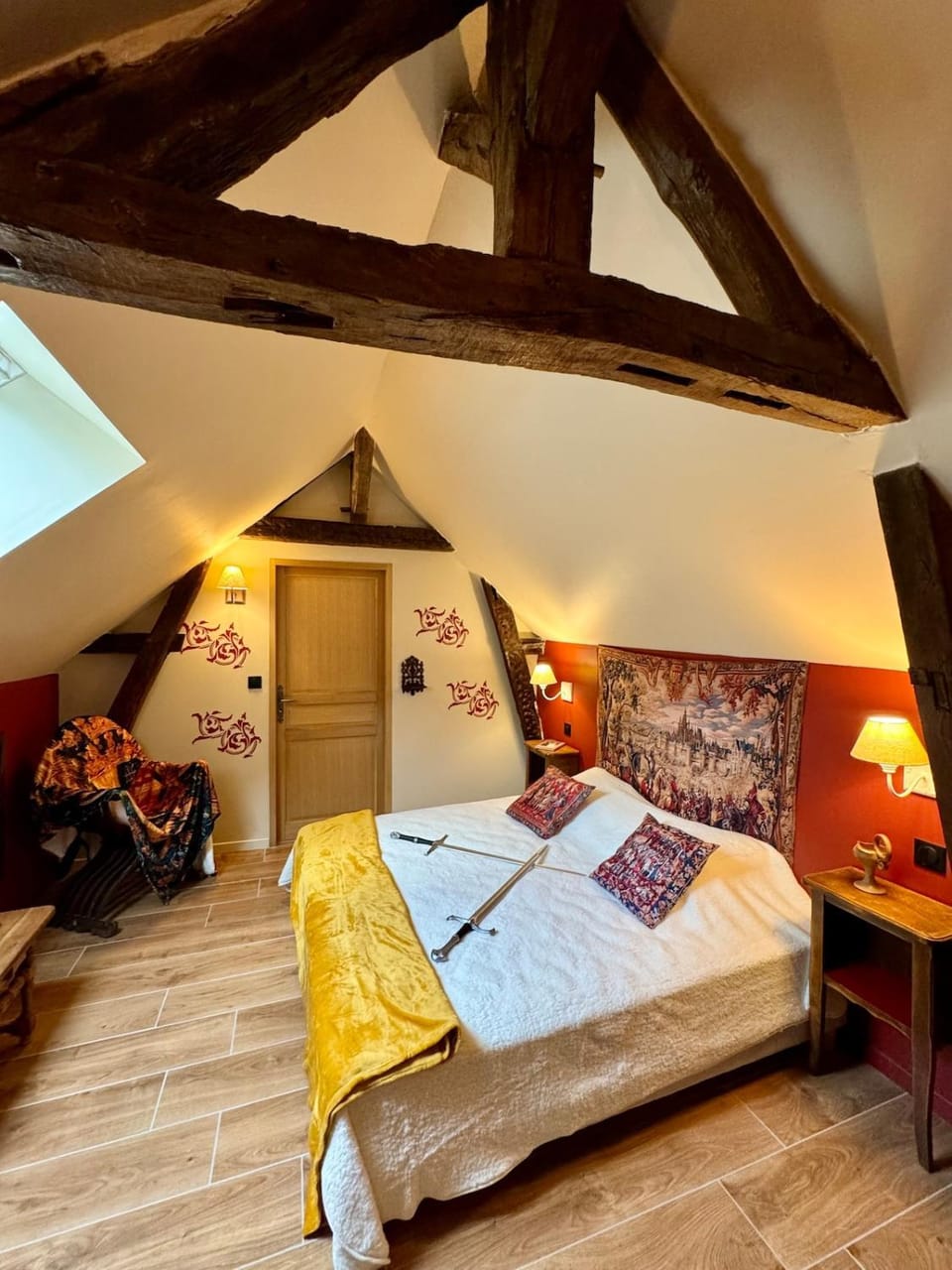 Bed, Photo of the whole room, Bedroom