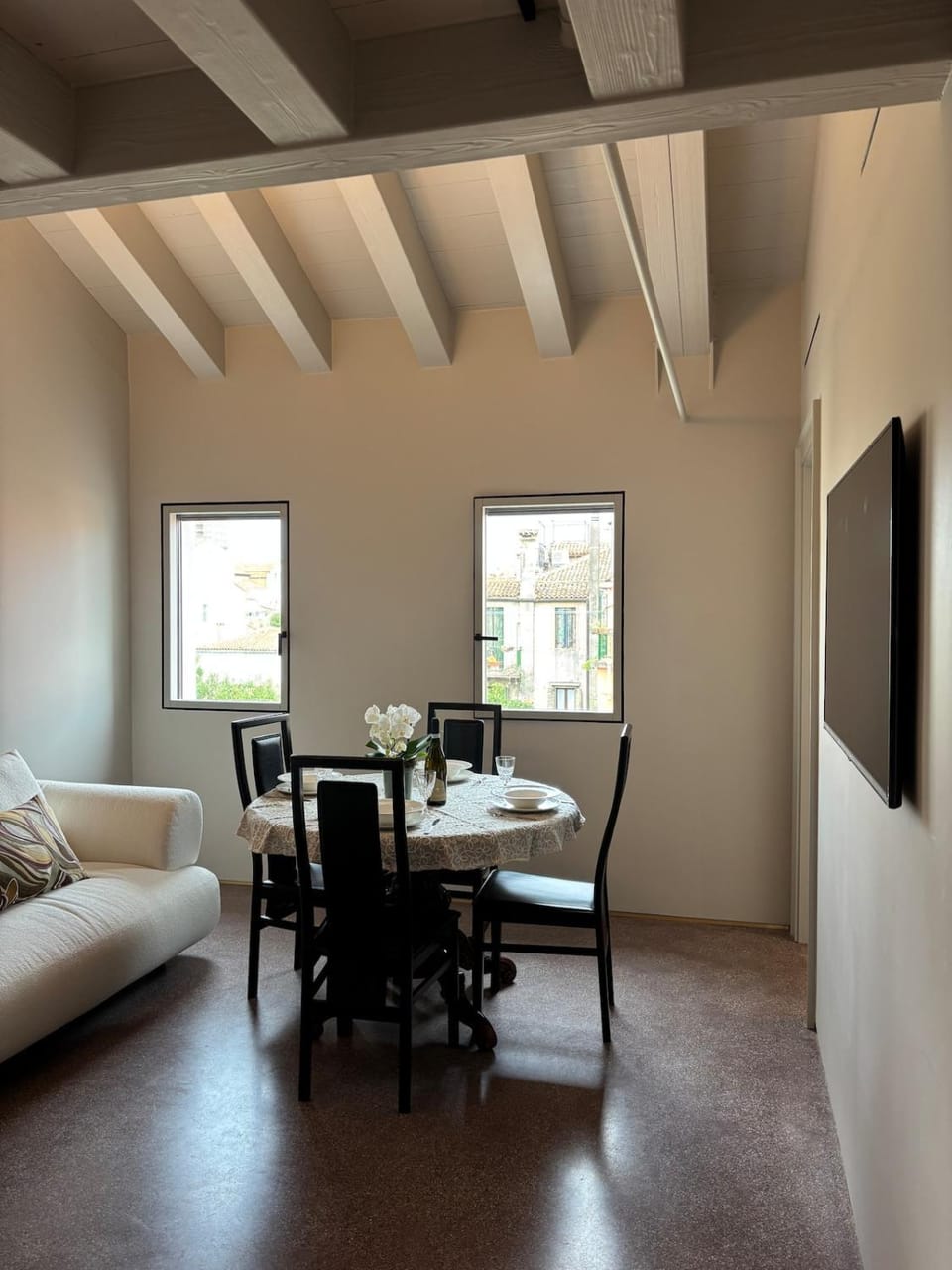 TV and multimedia, Dining area
