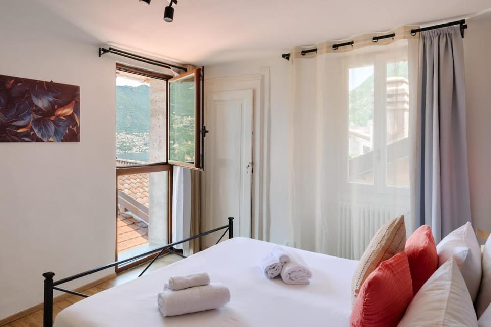 Lake View Suite - free Wi-Fi Apartment in Como