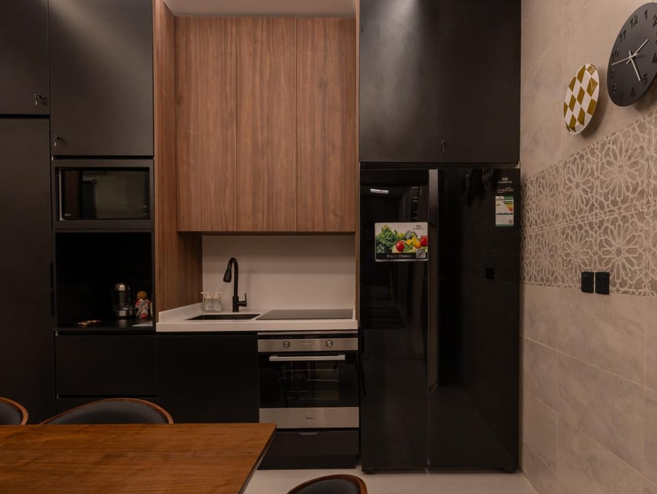 Dining area, stove, washing machine, dryer, kitchen
