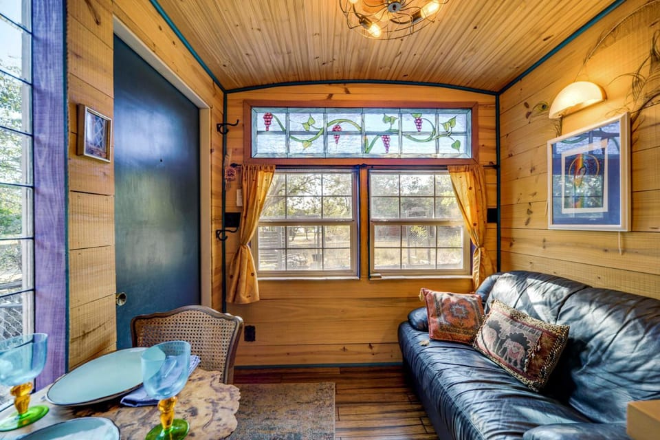 Walk to Lake Travis Austin Tiny Home with Hot Tub! Apartment in Lake Travis