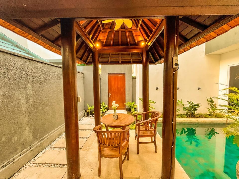 Patio, Dining area, Pool view, Swimming pool