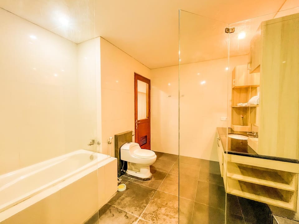 Shower, Toilet, Bathroom, Bath