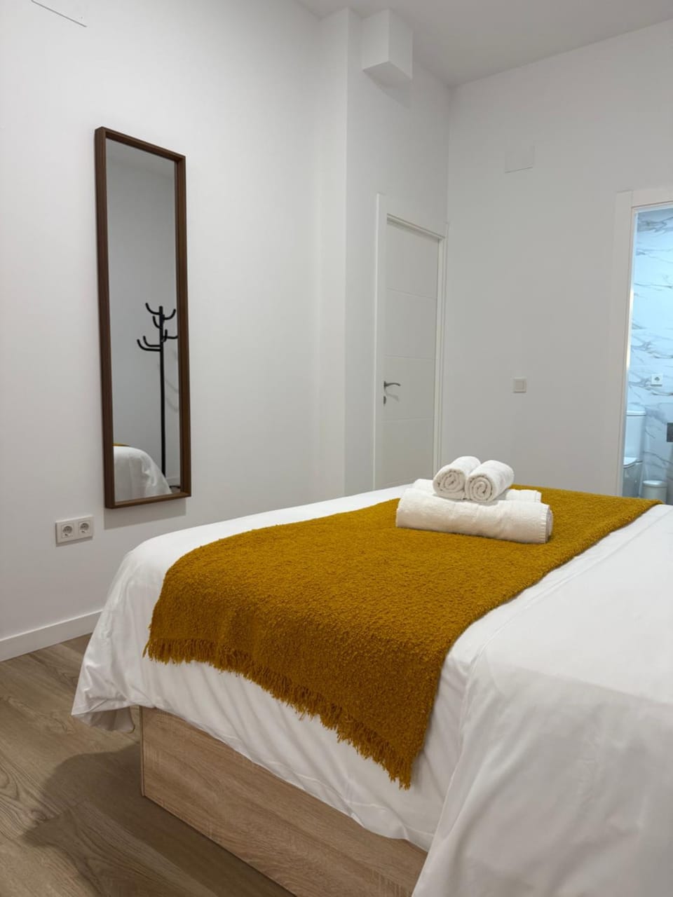 APARTAMENTO ZONA 4 justo al lado de la estación de TREN Y BUS MARÍA ZAMBRANO Apartment in Malaga