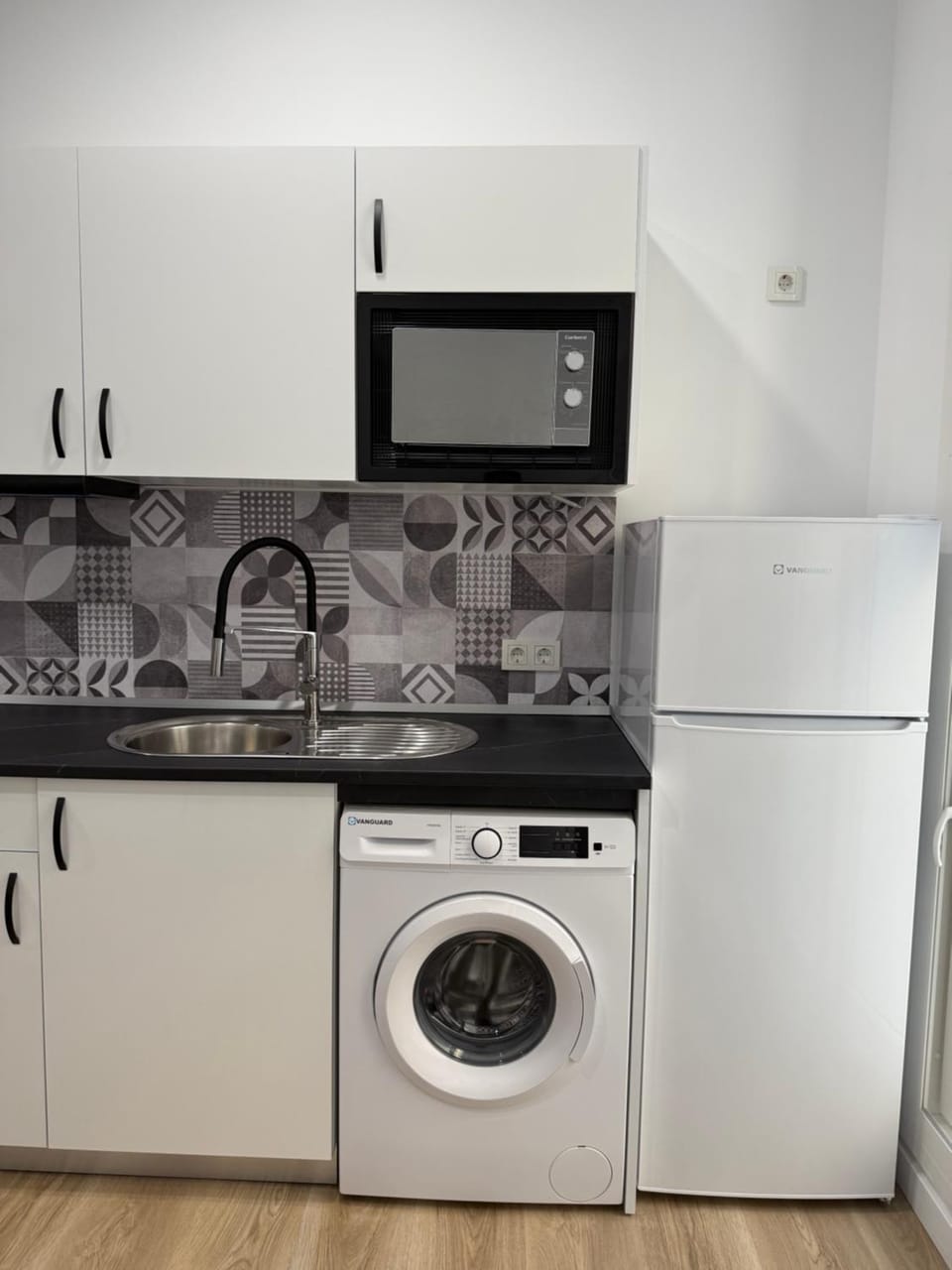 APARTAMENTO ZONA 4 justo al lado de la estación de TREN Y BUS MARÍA ZAMBRANO Apartment in Malaga