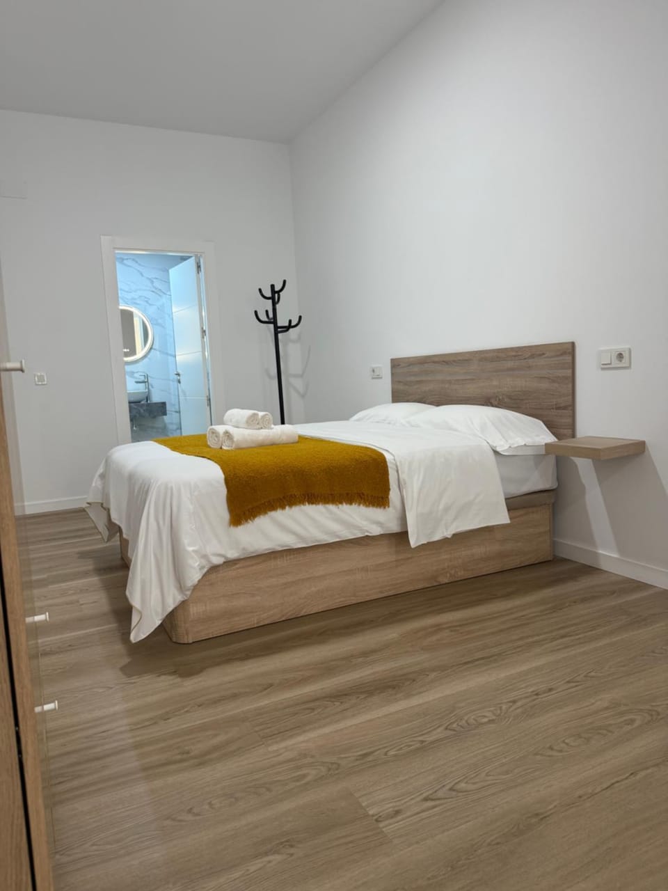 APARTAMENTO ZONA 4 justo al lado de la estación de TREN Y BUS MARÍA ZAMBRANO Apartment in Malaga