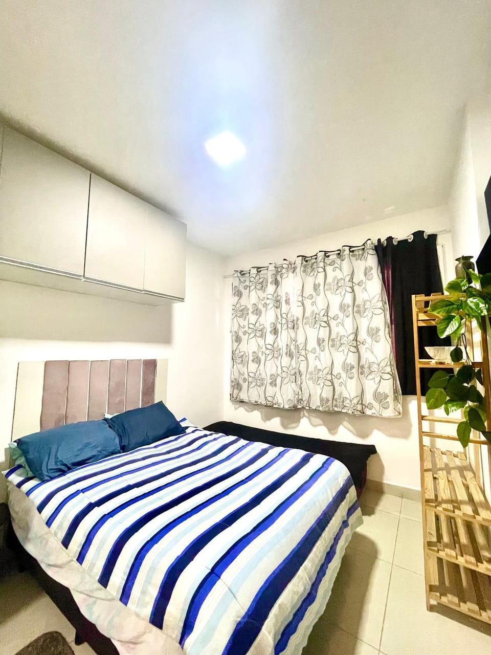 Bed, Living room, Seating area, Bedroom