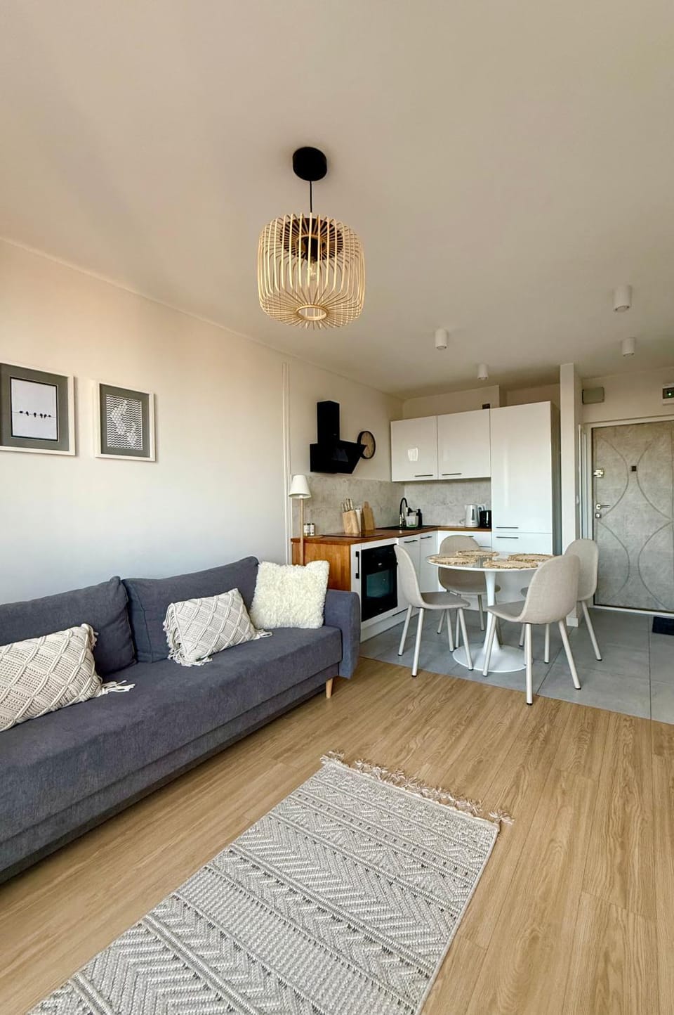 Kitchen or kitchenette, Living room, Seating area, Dining area, pet friendly, stove