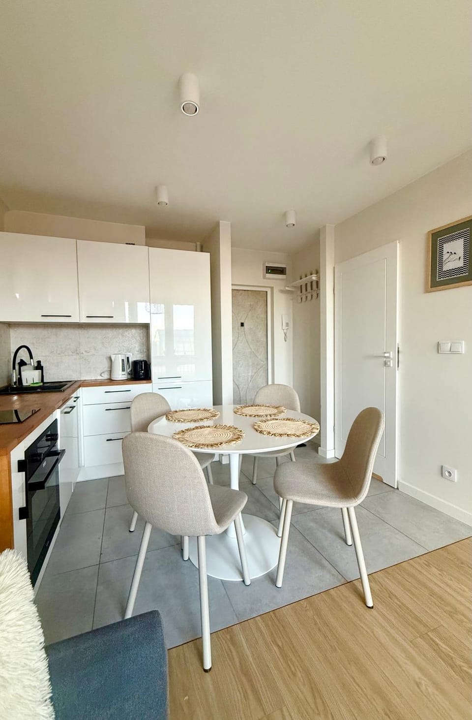 Kitchen or kitchenette, Living room, Seating area, Dining area, oven, pet friendly, stove