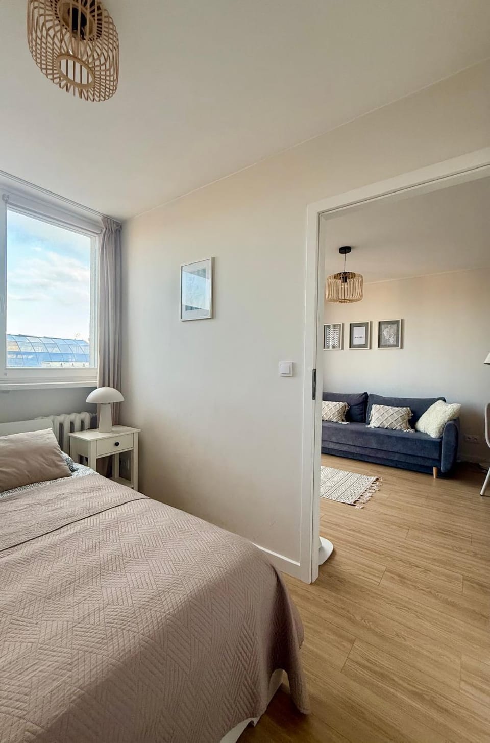 Bed, Living room, Photo of the whole room, Seating area, Bedroom