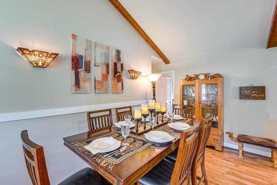 Wine & BBQ Trail Fun: Home w/ Hot Tub in Lexington House in North Carolina