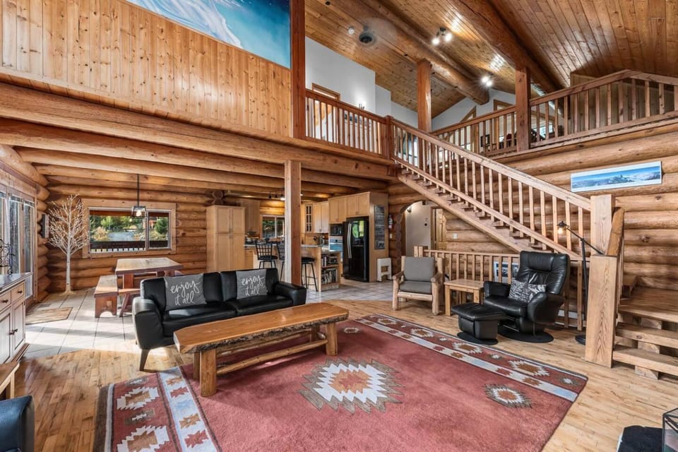 The Sunburst Chalet in Sun Peaks Chalet in British Columbia