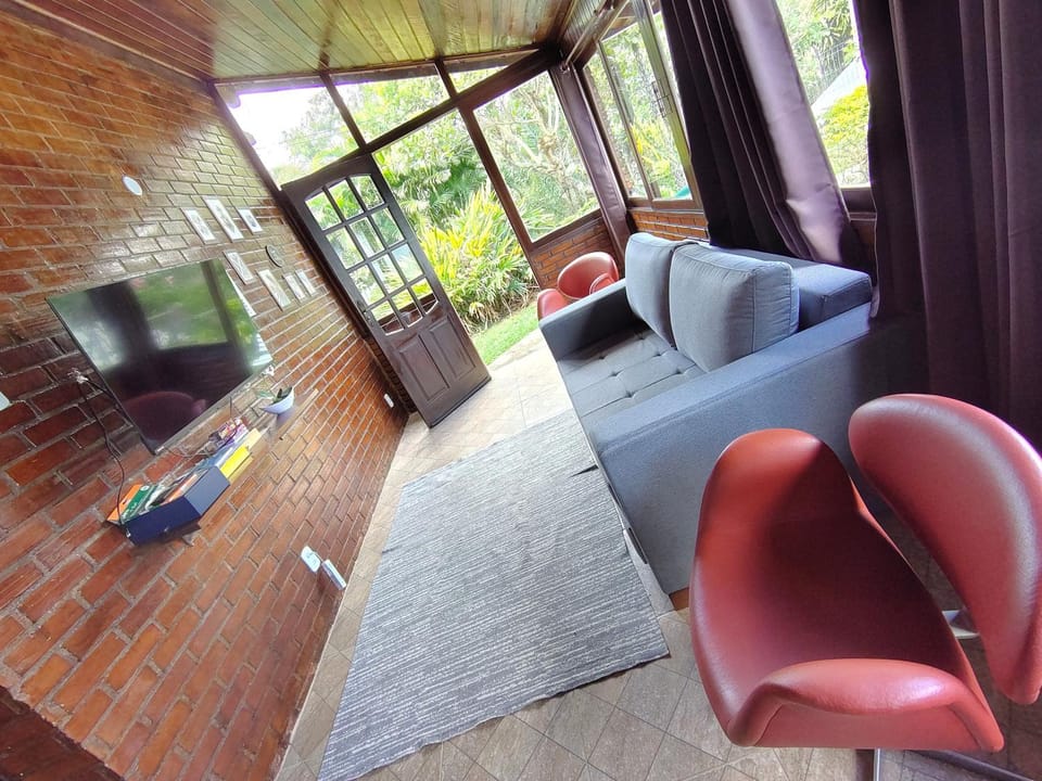 Chalé Serrano House in Miguel Pereira