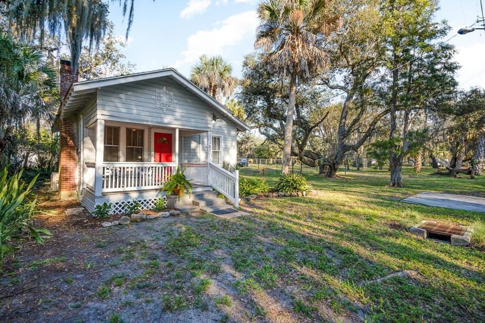 Charming 2Bd 1Bth Cottage near River - Melwood House in Melbourne